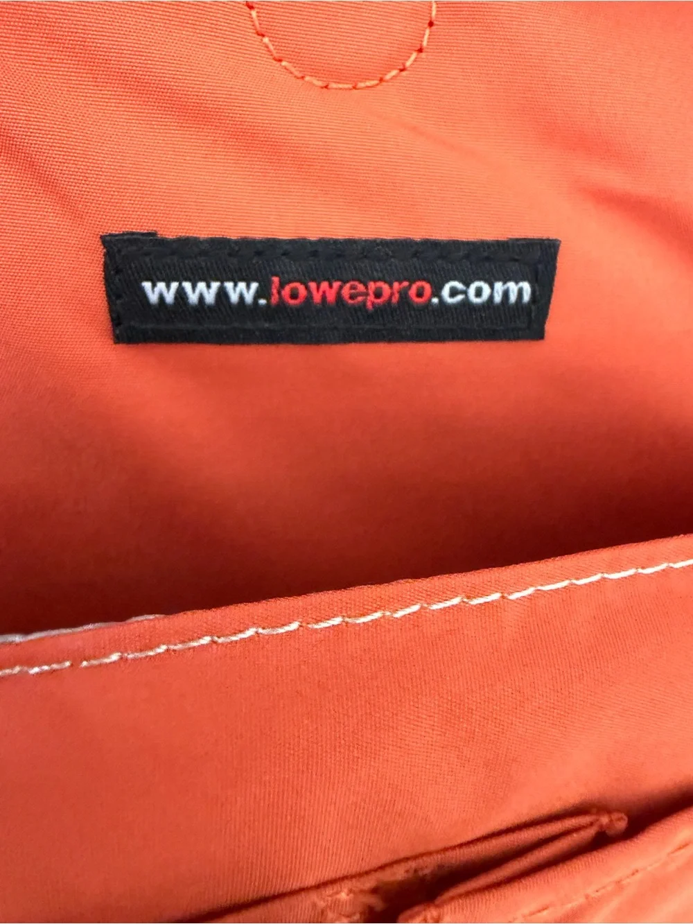 Lowepro Slim Factor M Laptop Messenger Shoulder Bag Padded Fits 14” Laptop NWOT